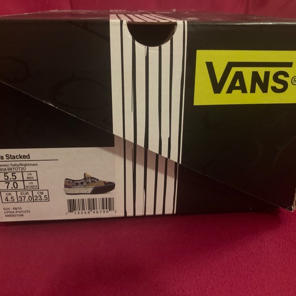 NWT Disney “Sally/Nightmare Before Christmas” Vans tennies in box - Picture 5 of 5